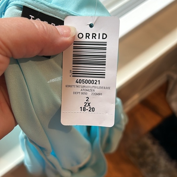 TORRID Georgette Twist Surplice Flutter Sleeve Blouse NWT Size PLUS 2X - Picture 12 of 13